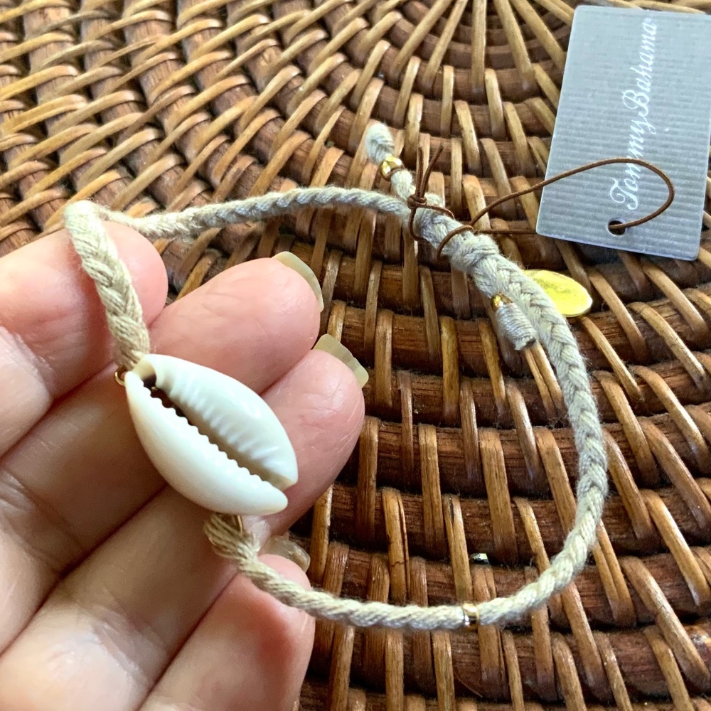TOMMY BAHAMA BRACELET NWT COWRIE SHELL NATURAL JUTE BRACELET- ADJUSTABLE SIZE